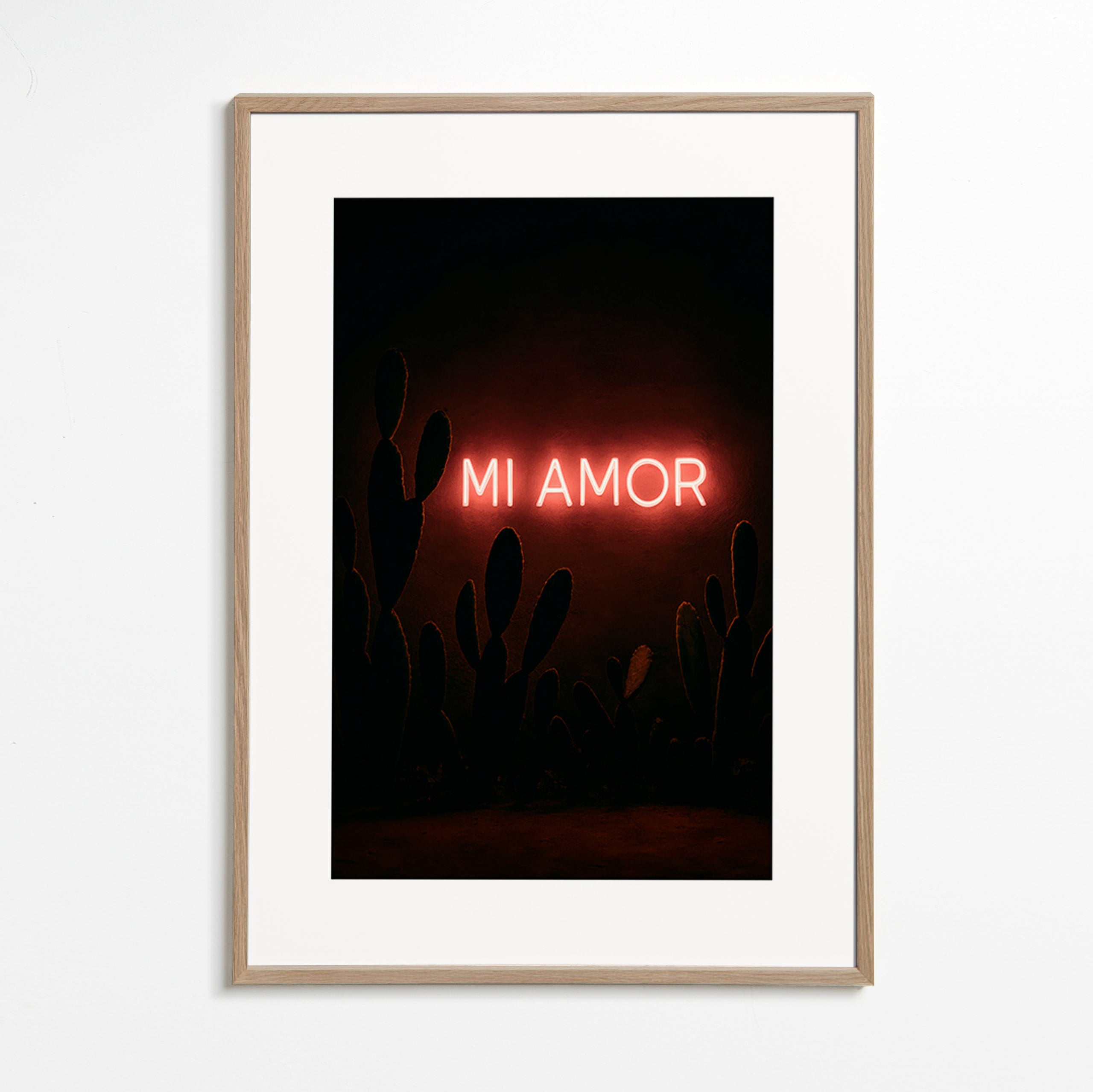Fotografi: neonskylt 'Mi Amor' med kaktusar – Oak Frame