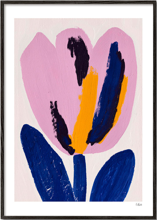 Botanisk poster rosa blomma med blå penseldrag – Black Frame