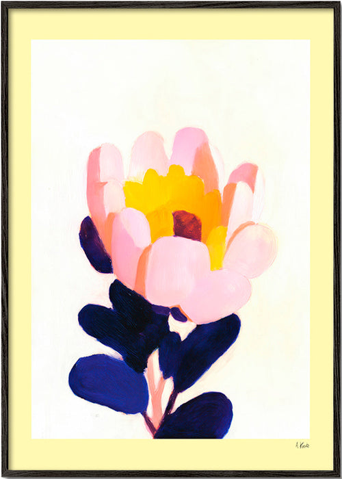 Botanisk poster: rosa blomma med djupblå blad – Black Frame