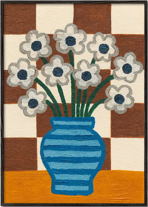 Botanisk poster: blå vas med blommor mot rutigt bakgrund – Black Frame