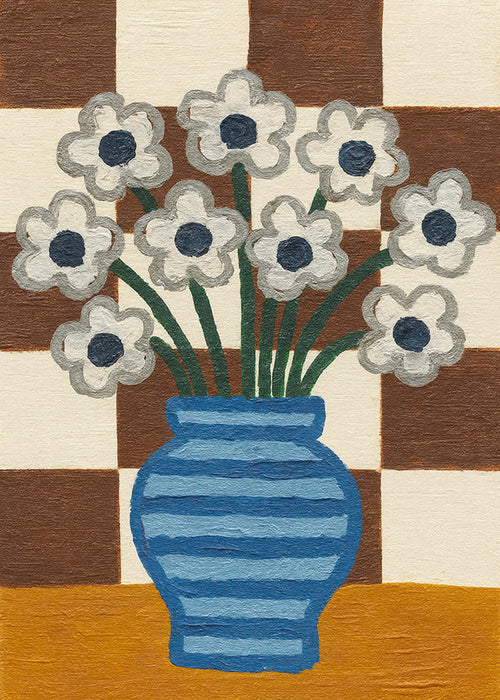 Botanisk poster: blå vas med blommor mot rutigt bakgrund