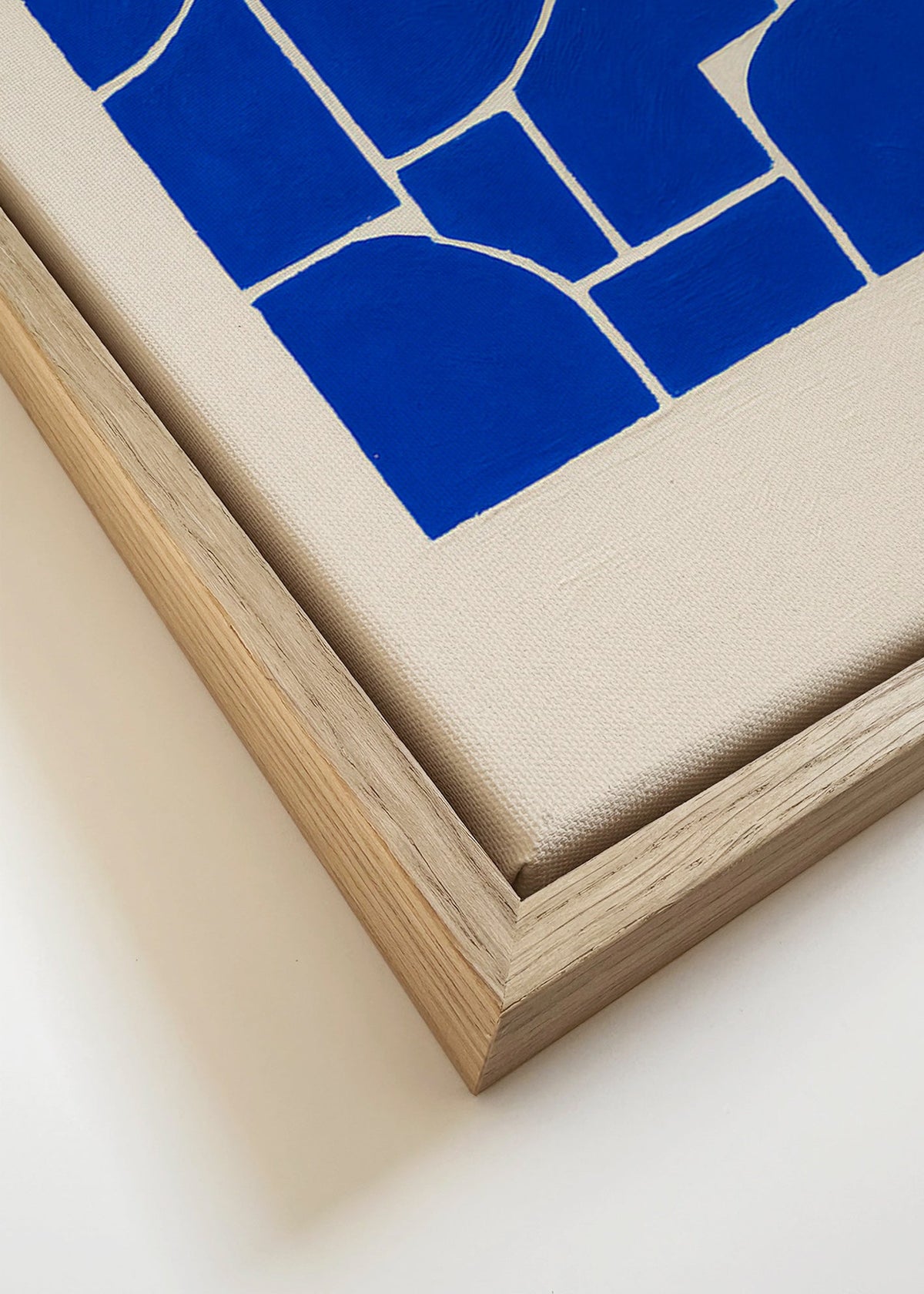 Geometrisk tavla i stark blå – Canvas detail