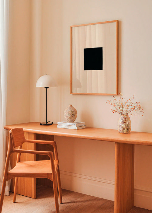Abstrakt konst: svart kvadrat på kräm – Product1