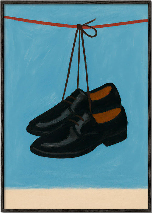 Illustration av hängande skor mot blå bakgrund – Black Frame