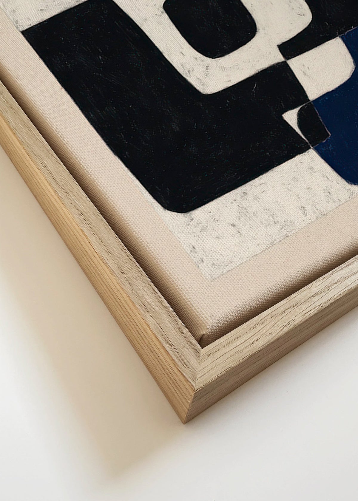 Abstrakt konst med svarta block och blå accent – Canvas detail