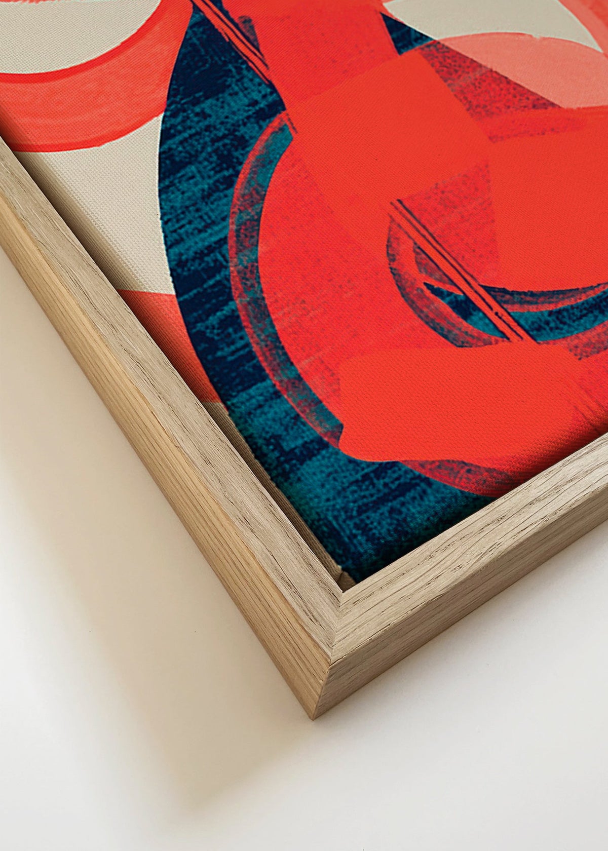 Abstrakt konstverk med röda virvlar och vertikalt uttryck – Canvas detail