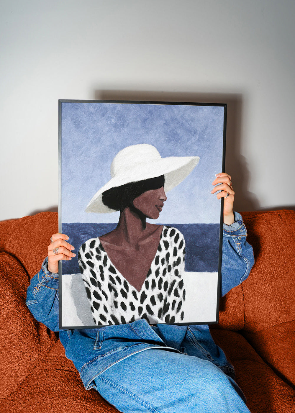 Illustration av kvinna med hatt vid havet – Product1