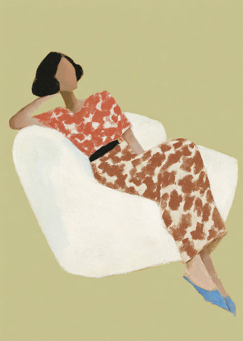 Illustration av liggande figur i vit fåtölj