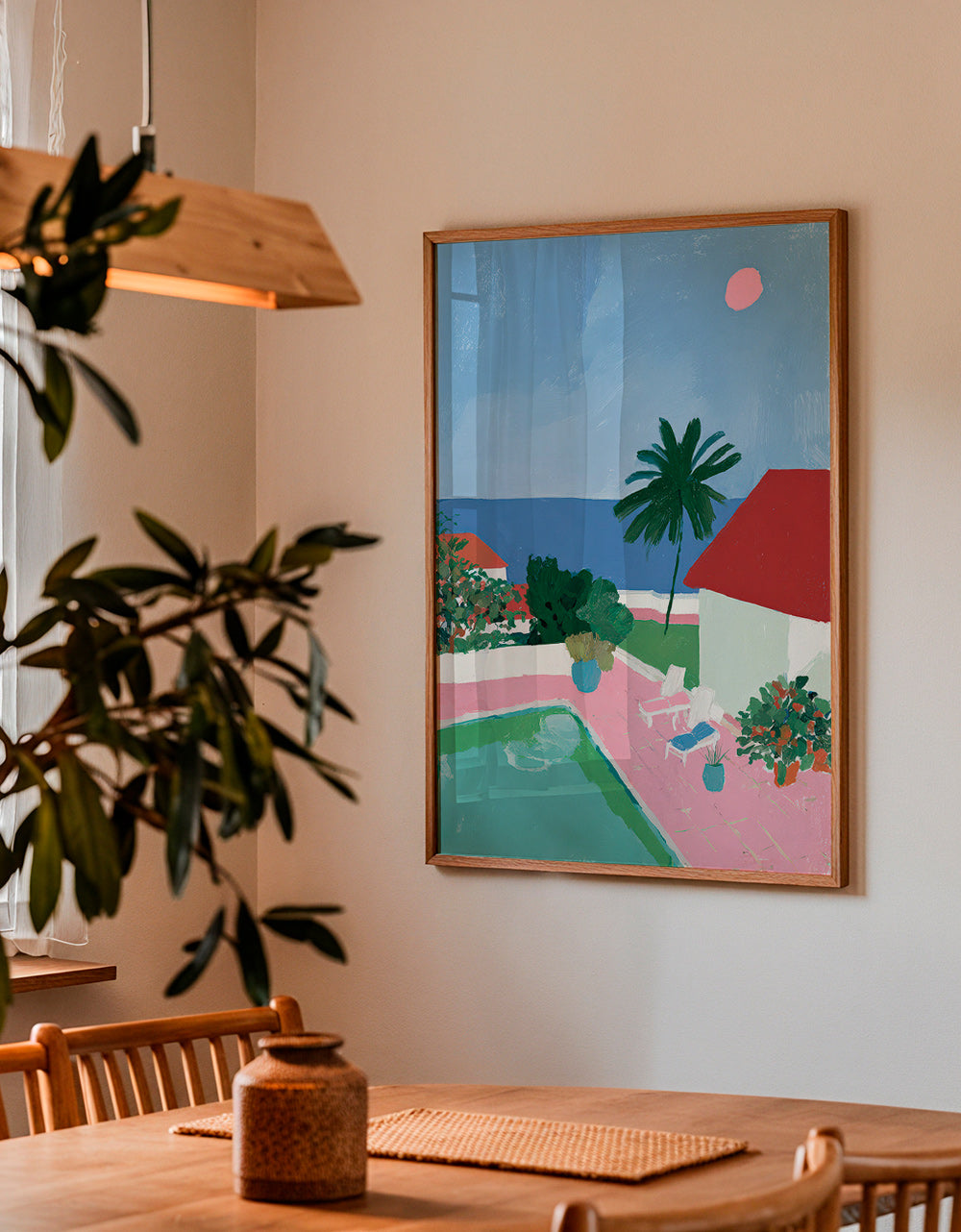 Landskapskonst med pool, palm och rött tak