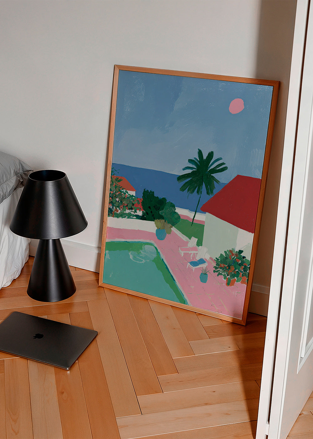 Landskapskonst med pool, palm och rött tak
