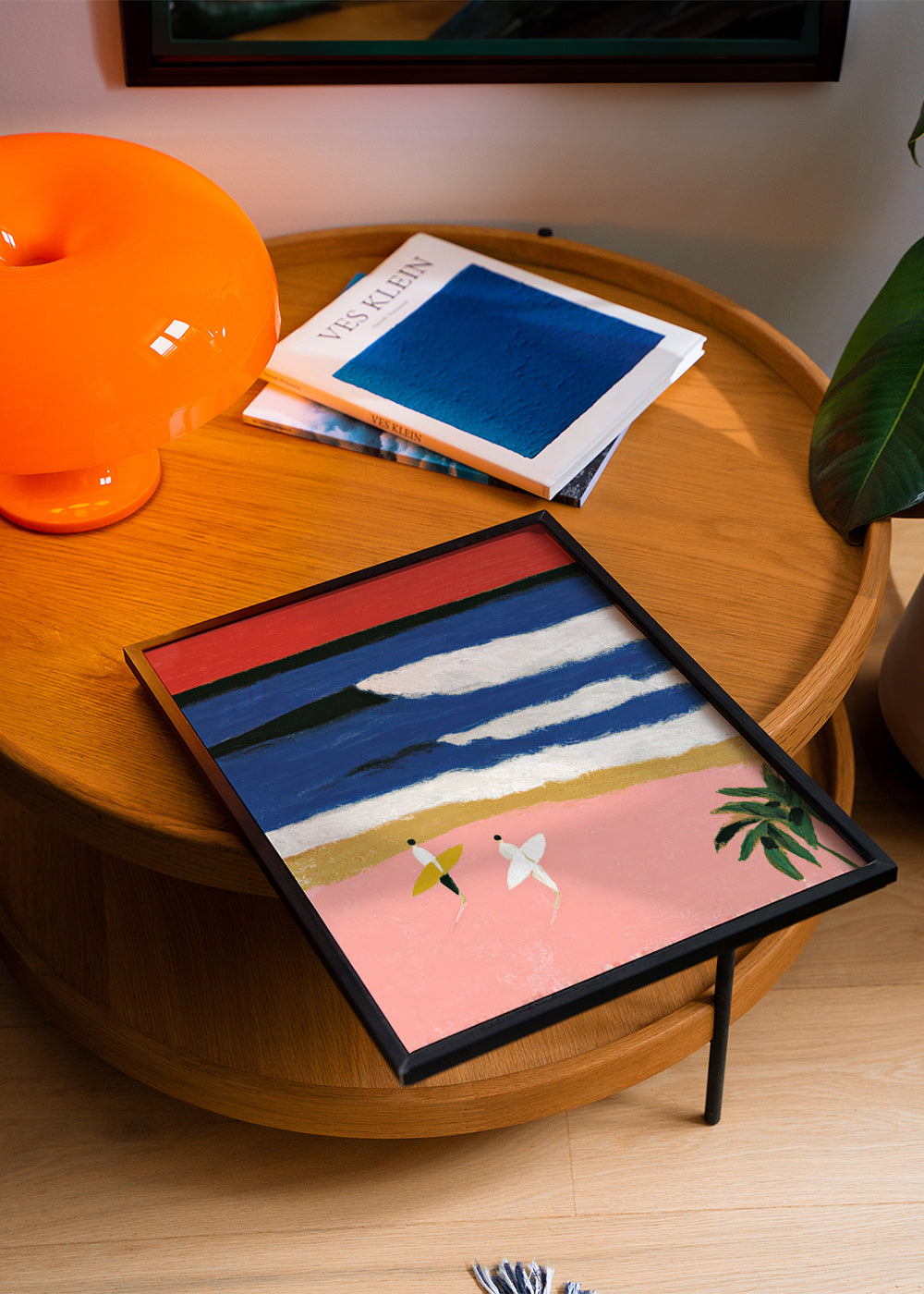 Landskapsmålning med surfare och rosa sand