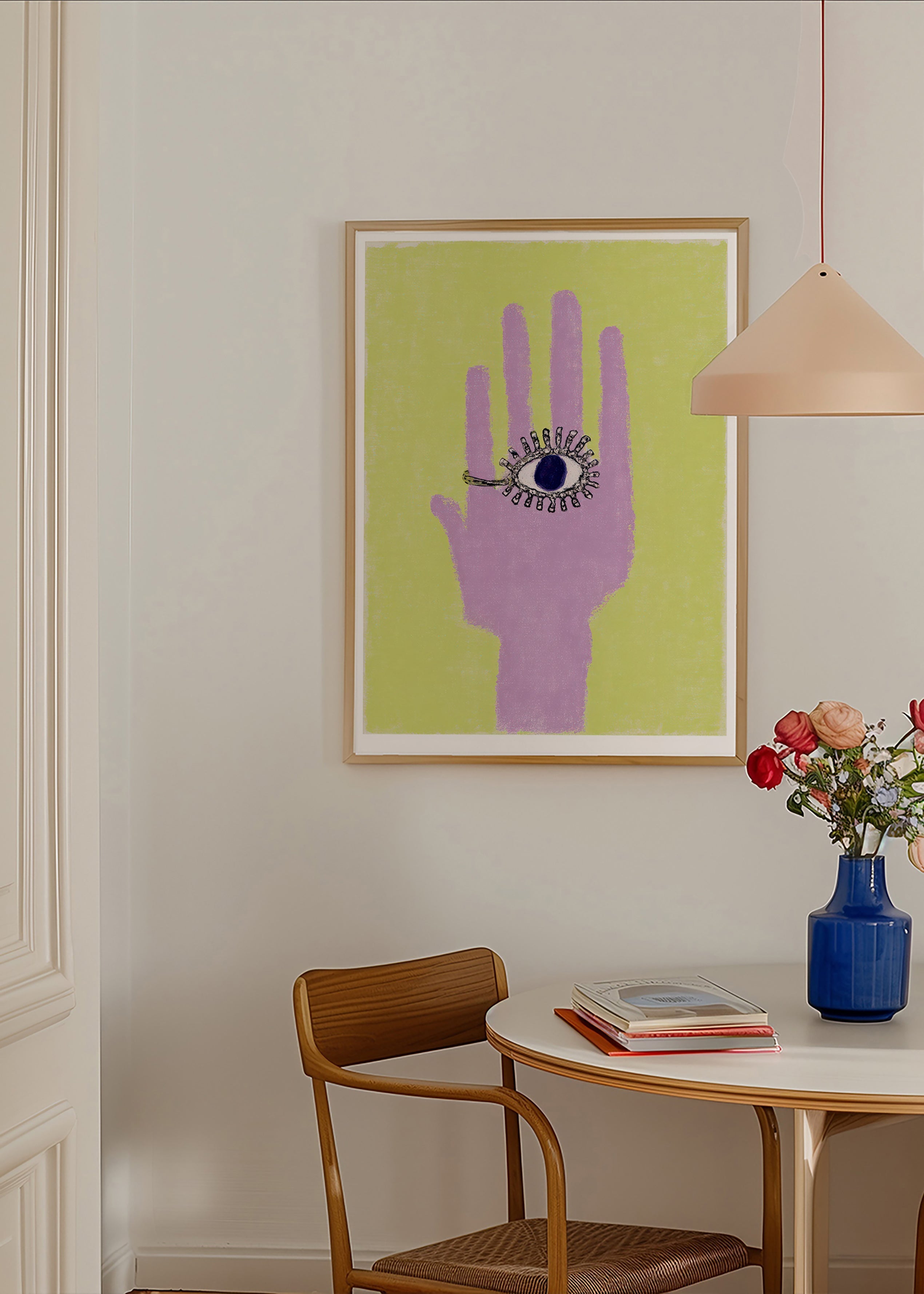 Illustration hand med öga i handflatan