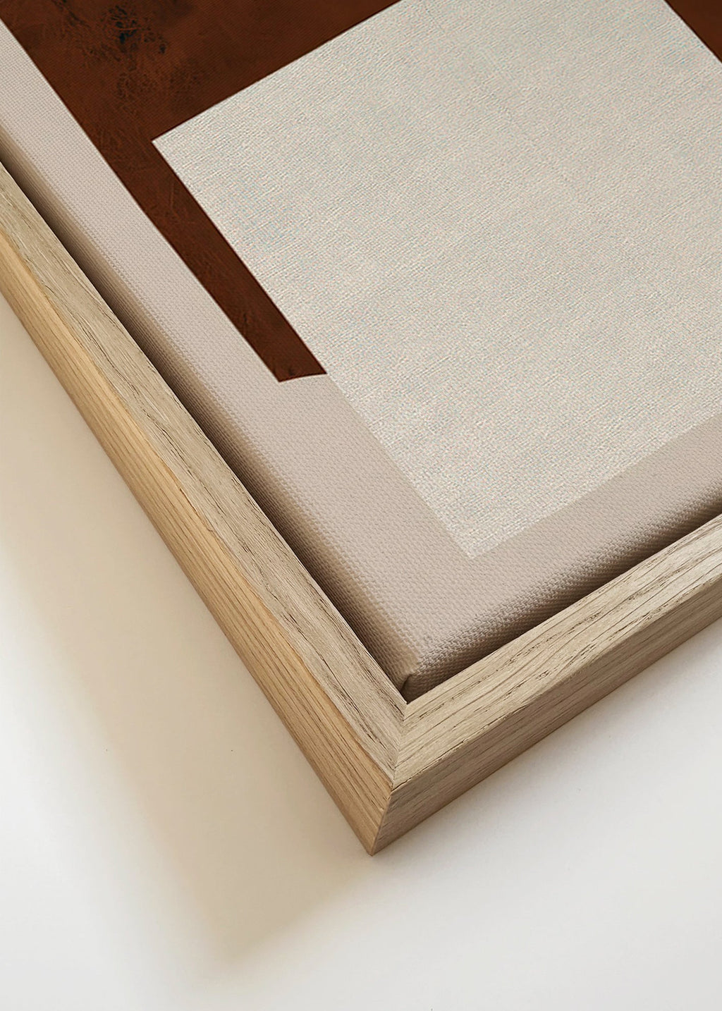 Minimalistisk design med bruna och krämfärgade former