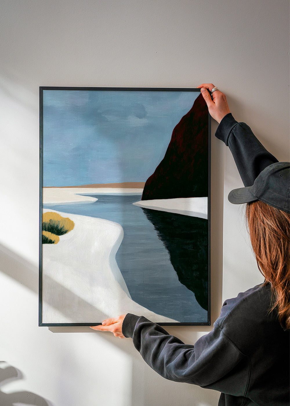 Landskapskonst: minimalistiskt estuarium med mörk klippa