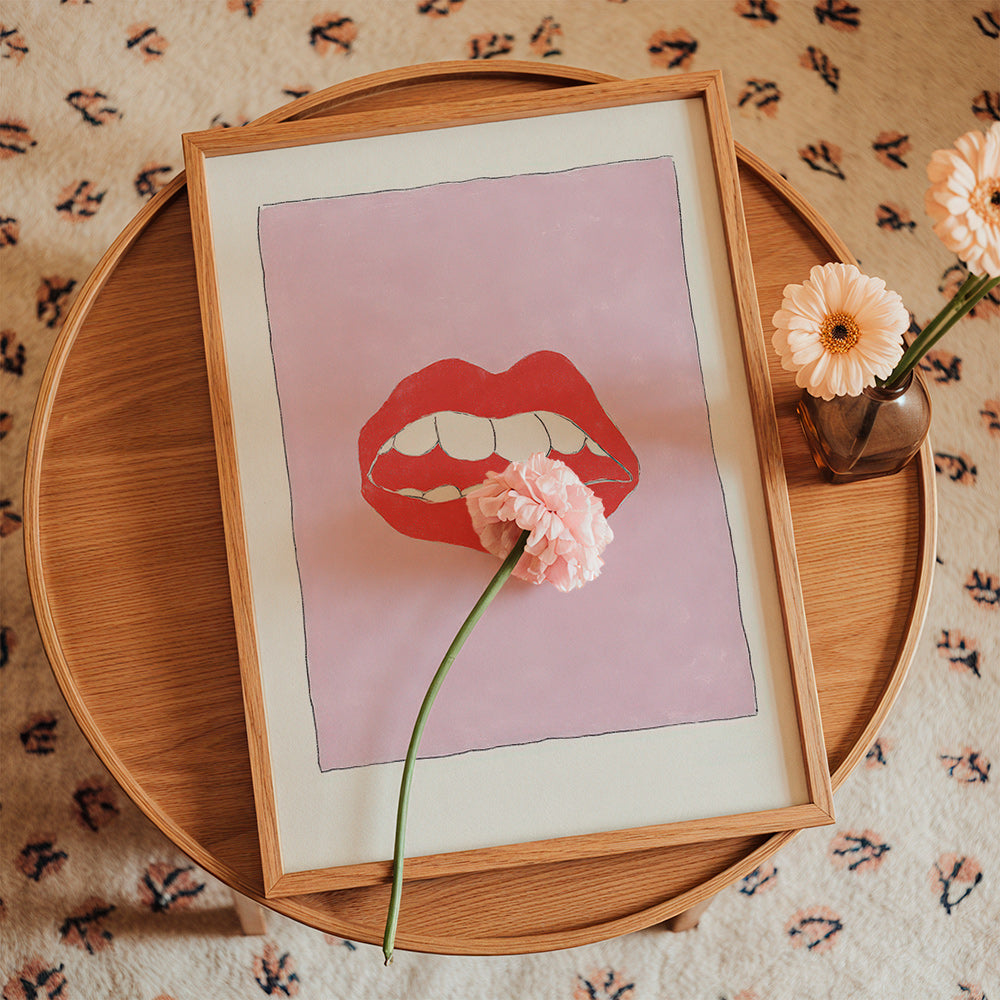 Illustration röda läppar på rosa bakgrund