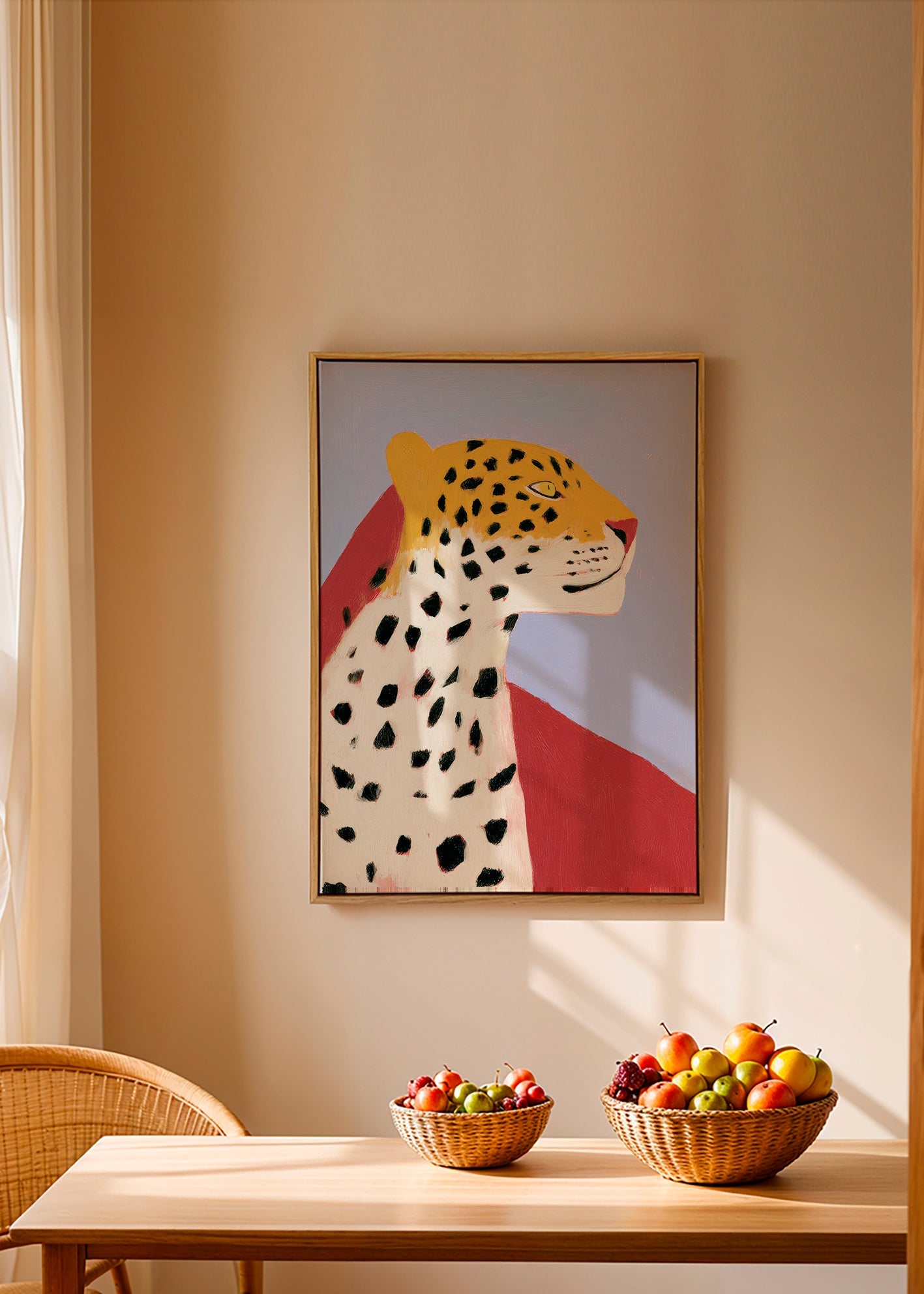 Leopard i profil på lavendelfärgad bakgrund