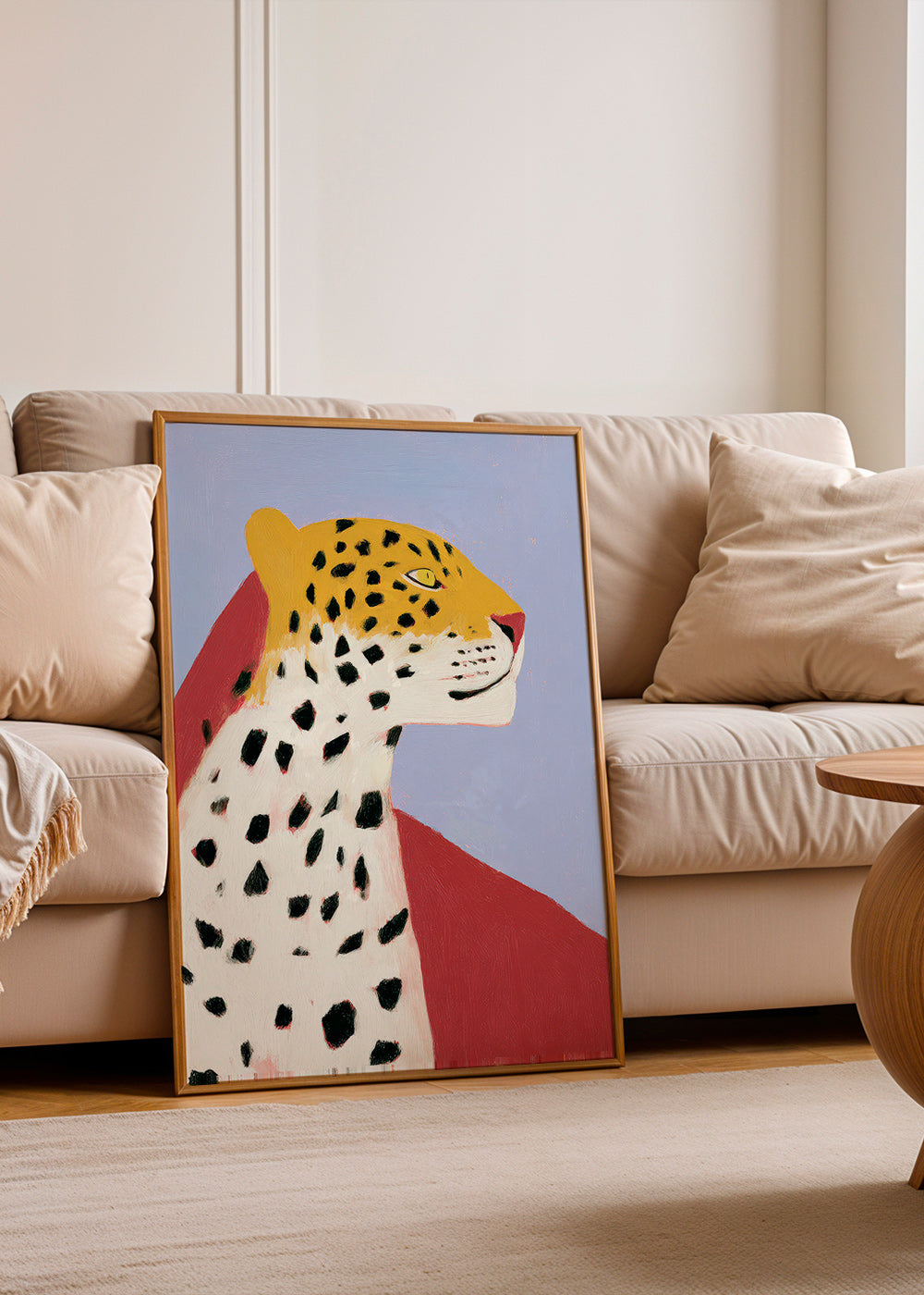 Leopard i profil på lavendelfärgad bakgrund