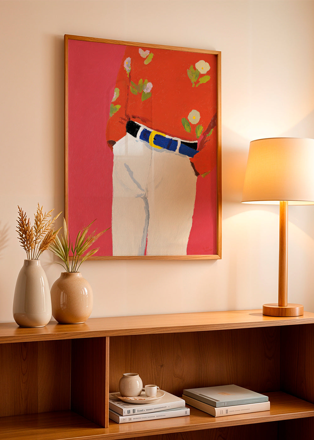 Illustration torso med blommig skjorta mot rosa bakgrund