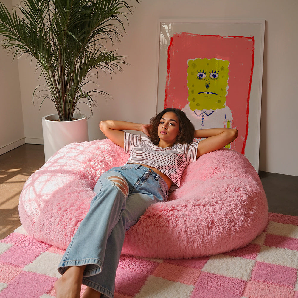 Illustration svampfigur på rosa bakgrund