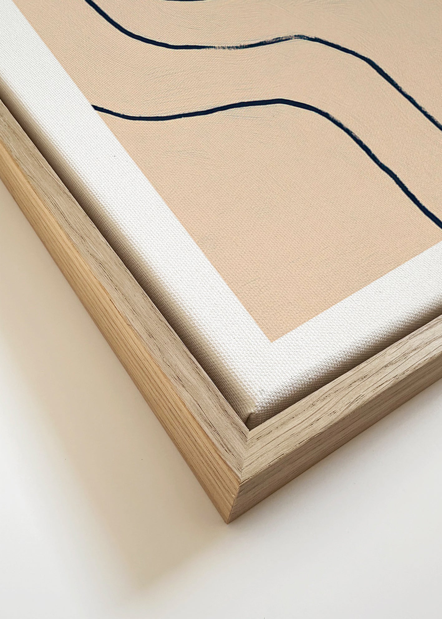 Minimalistisk tavla med flytande linjer på beige