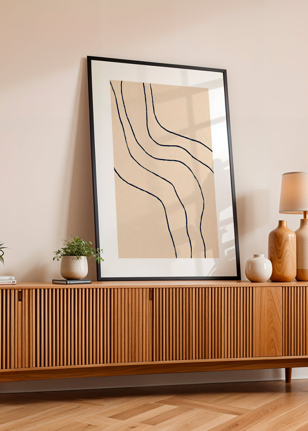 Minimalistisk tavla med organiska linjer beige