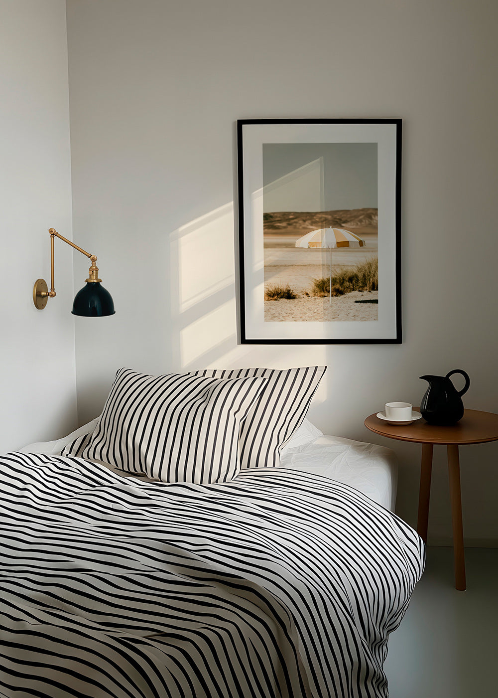 Landskapskonst med randigt strandparaply