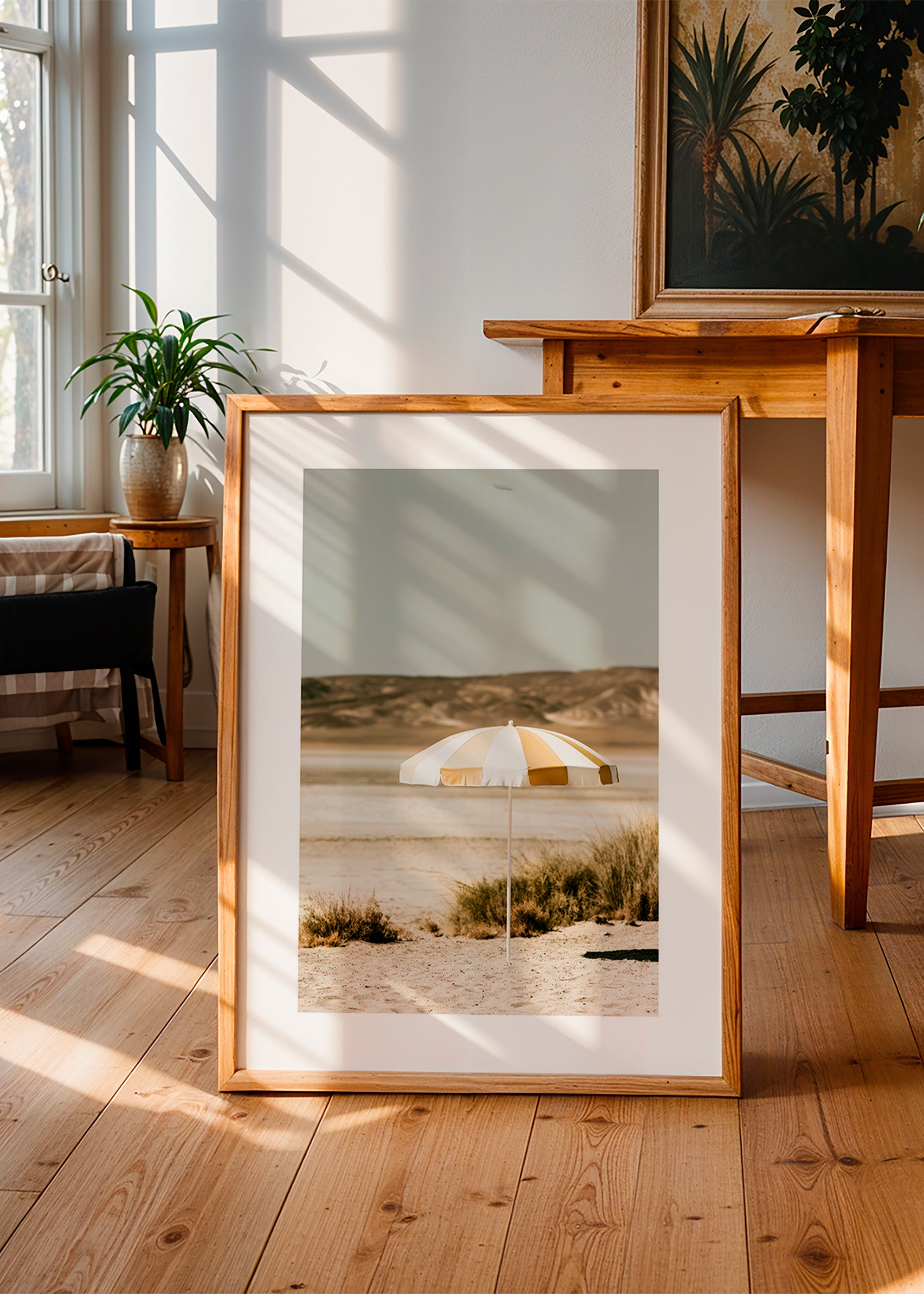 Landskapskonst med randigt strandparaply
