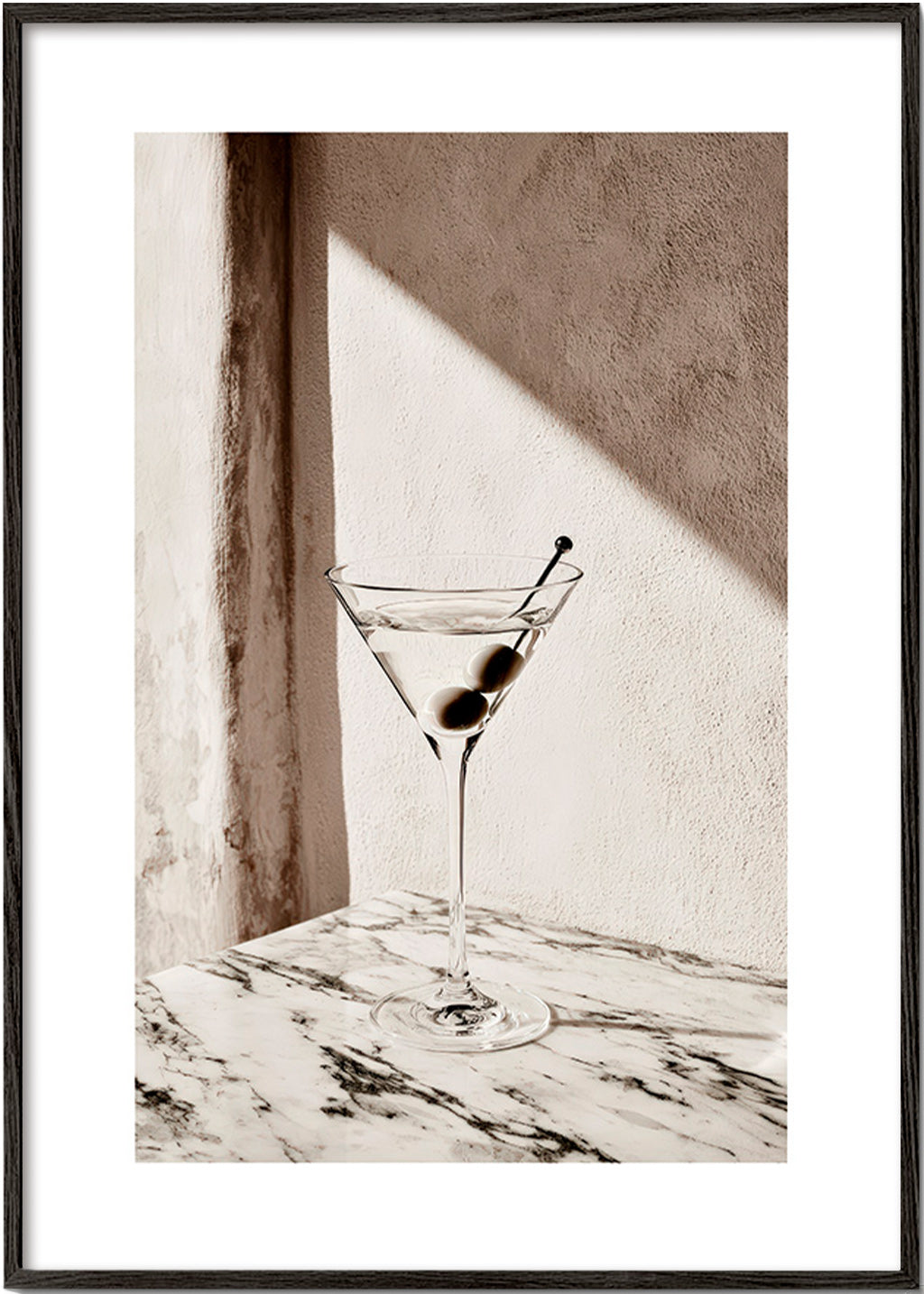 Kökskonst Martini i glas på marmor