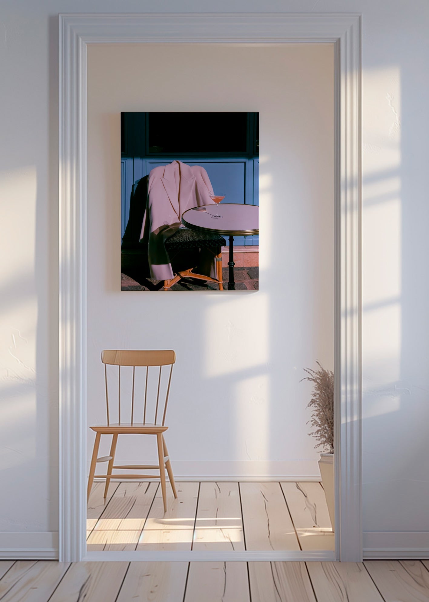 Fotografi rosa jacka och cocktail på terrassen
