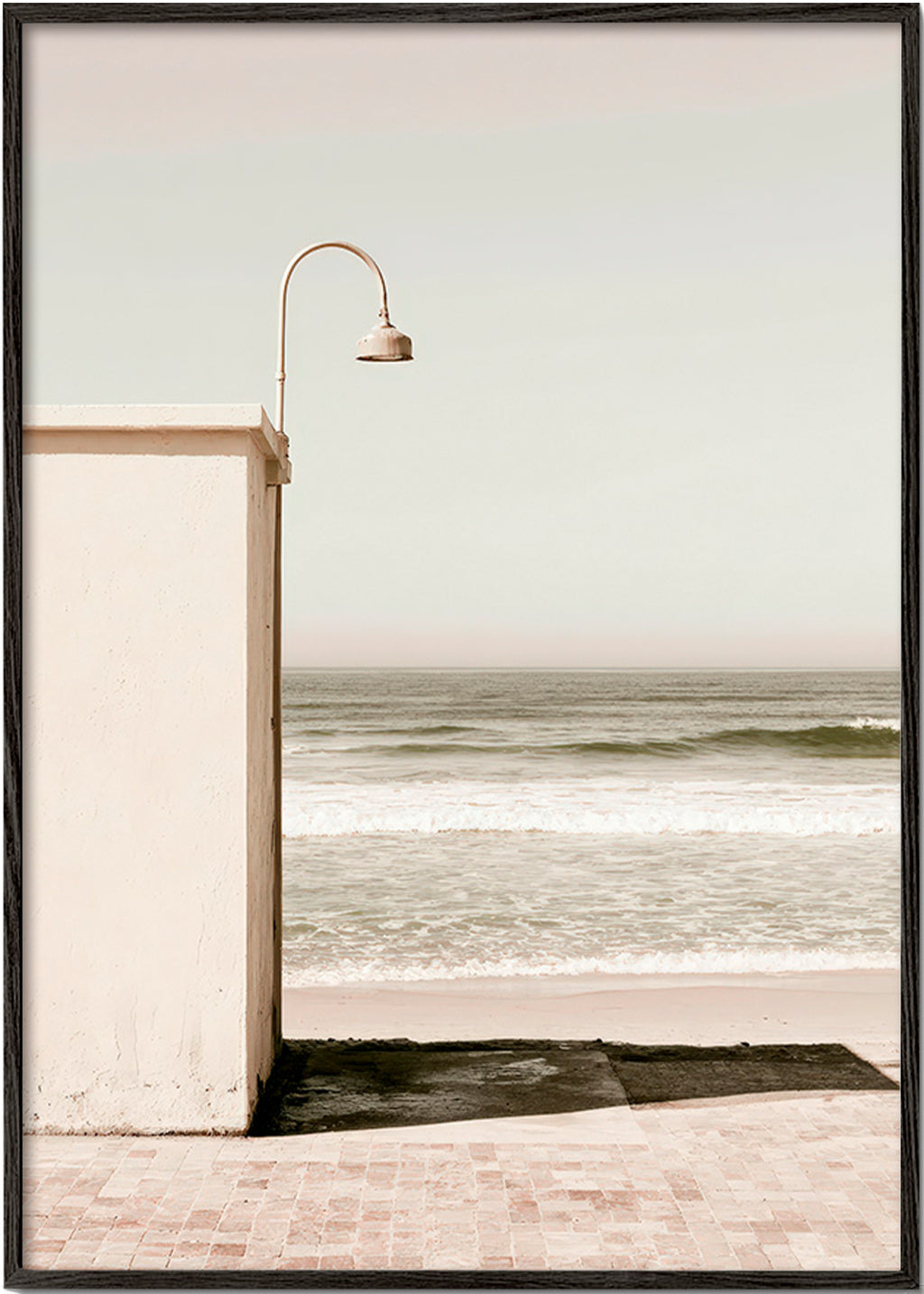 Landskapskonst strand med vägglampa