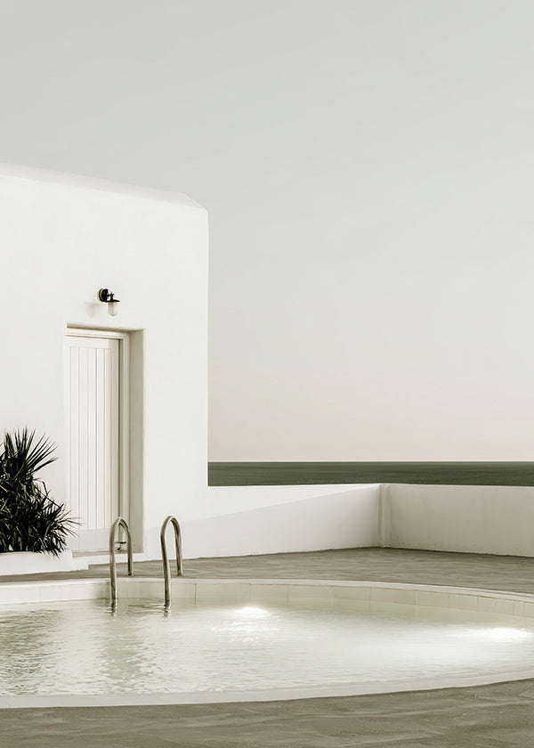Fotografi av minimalistisk pool och vit arkitektur