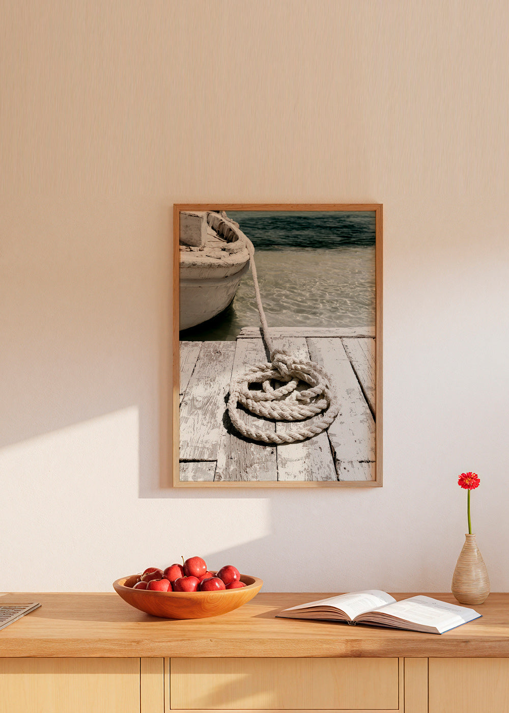 Fotografi av brygga med rep i förgrunden