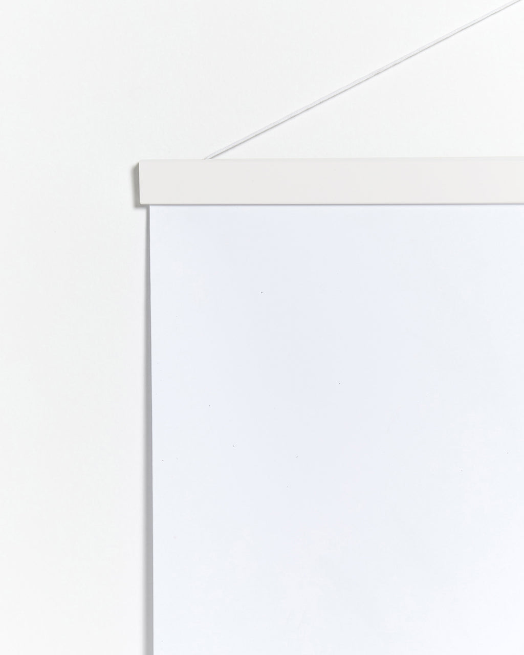 Colgador para póster de 20cm de madera y color blanco