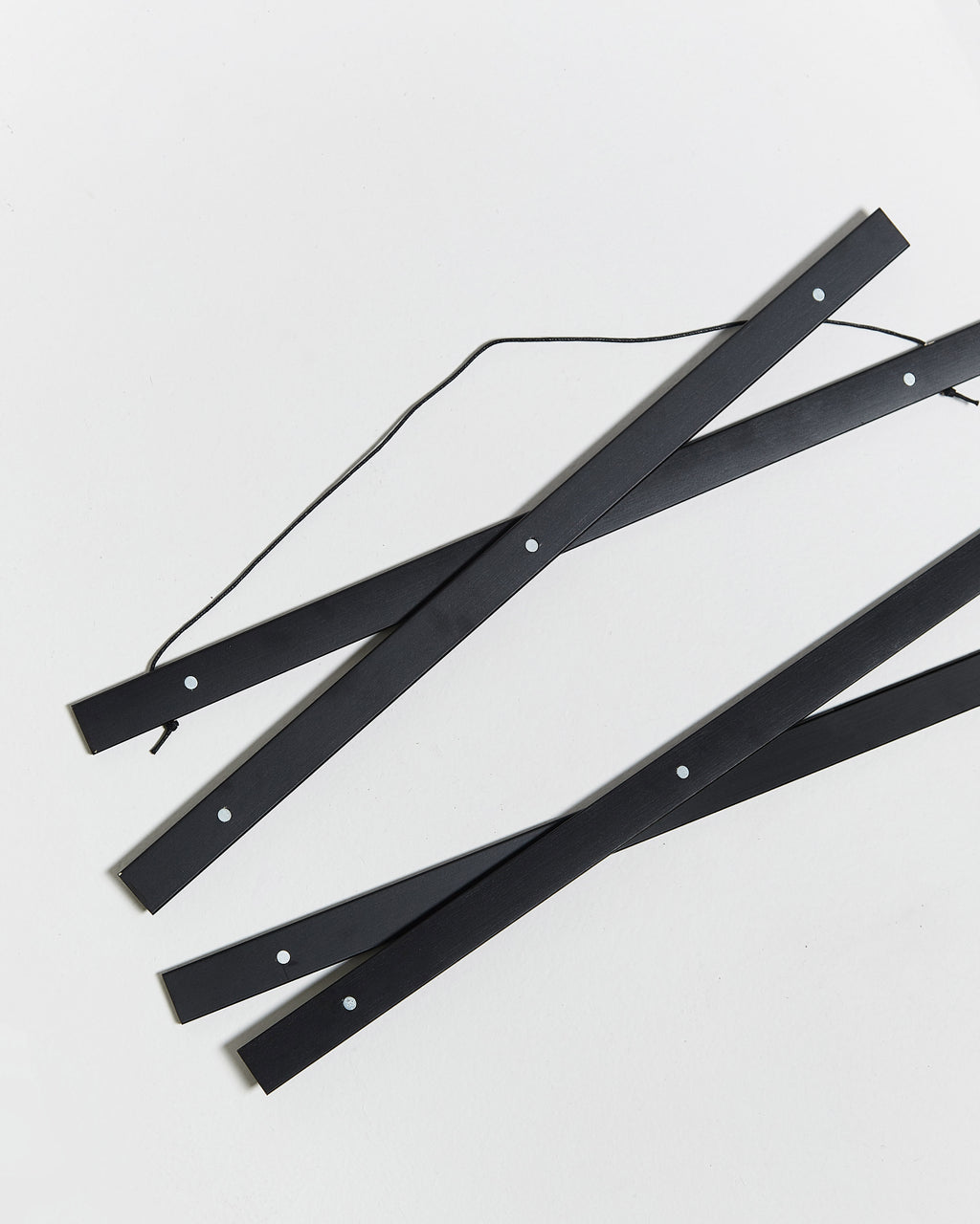 Colgador para póster de 60cm de madera y color negro