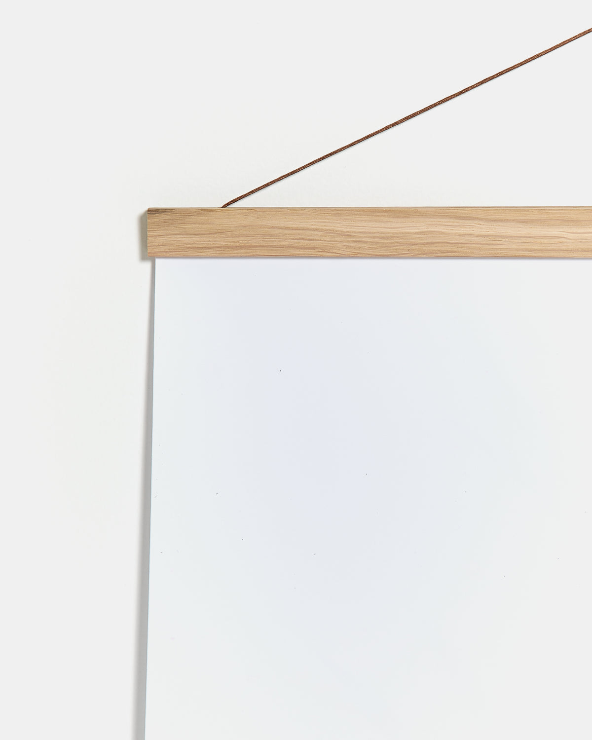 Colgador para póster de 70cm de madera y color roble